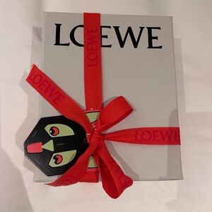 Loewe Box with Bold Red Ribbon & Spring/Summer 2026 cat tag